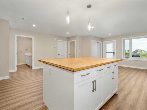 4818 72 Avenue, Taber, AB - Indoor Photo Showing Kitchen