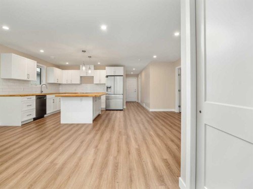 4818 72 Avenue, Taber, AB - Indoor Photo Showing Kitchen With Upgraded Kitchen