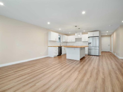 4818 72 Avenue, Taber, AB - Indoor Photo Showing Kitchen
