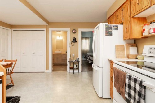606 5 Street, Warner, AB - Indoor Photo Showing Kitchen