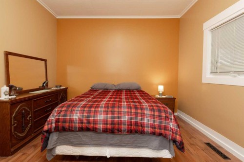 606 5 Street, Warner, AB - Indoor Photo Showing Bedroom