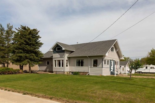 606 5 Street, Warner, AB - Outdoor