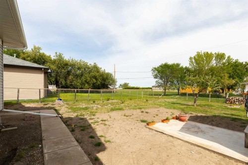 606 5 Street, Warner, AB - Outdoor
