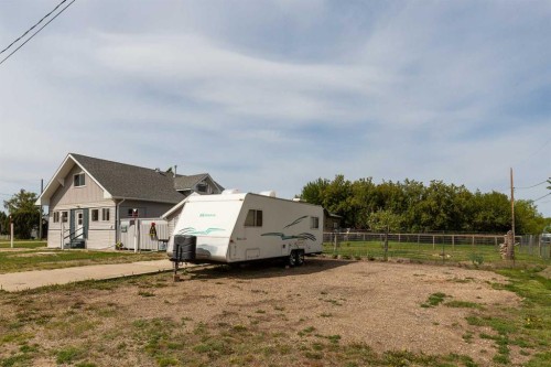 606 5 Street, Warner, AB - Outdoor