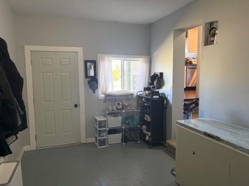 422 3Rd Ave, Stirling, AB - Indoor Photo Showing Other Room