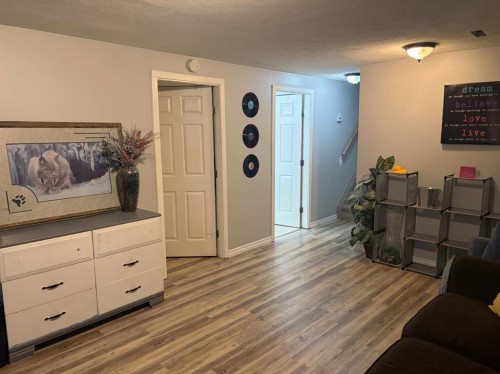 422 3Rd Ave, Stirling, AB - Indoor Photo Showing Other Room