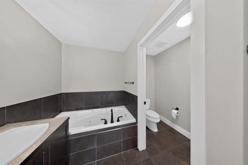 1596 Coalbanks Boulevard West, Lethbridge, AB - Indoor Photo Showing Bathroom