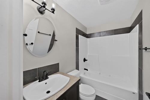 1596 Coalbanks Boulevard West, Lethbridge, AB - Indoor Photo Showing Bathroom