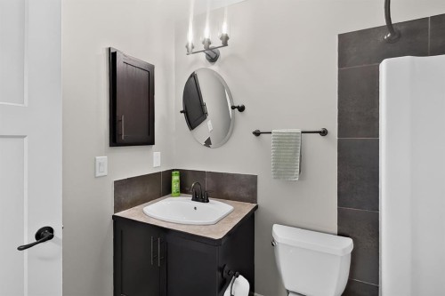1596 Coalbanks Boulevard West, Lethbridge, AB - Indoor Photo Showing Bathroom