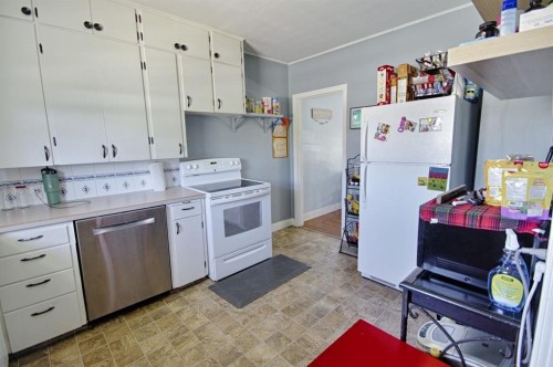5014 48 Street, Taber, AB - Indoor Photo Showing Kitchen