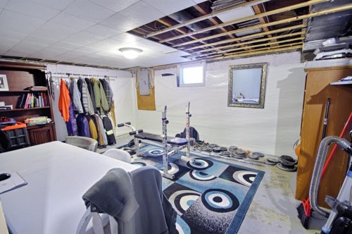 5014 48 Street, Taber, AB - Indoor