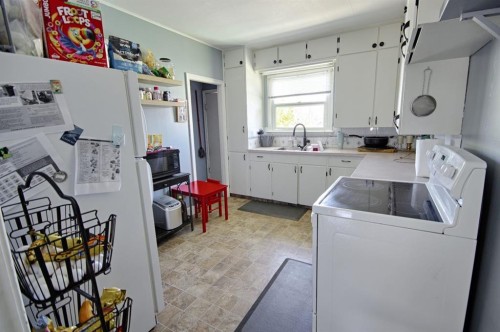 5014 48 Street, Taber, AB - Indoor Photo Showing Laundry Room