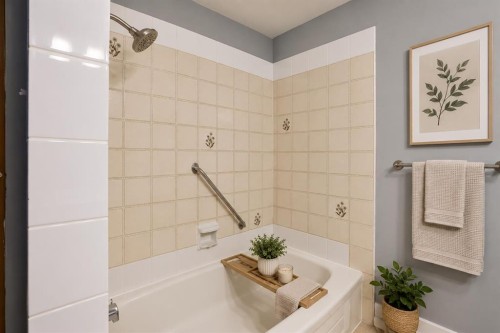 308-85 Foxbend Crescent North, Lethbridge, AB - Indoor Photo Showing Bathroom