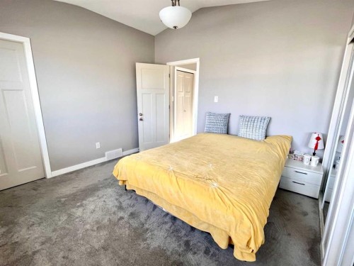 146 Silkstone Road West, Lethbridge, AB - Indoor Photo Showing Bedroom