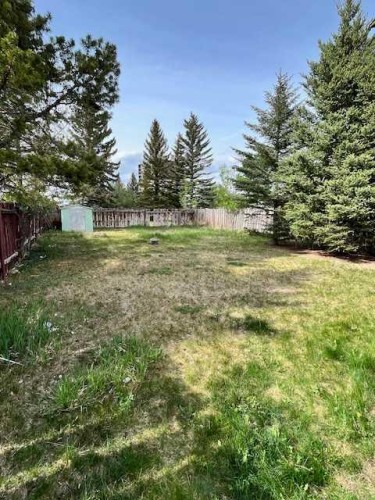 62 Carleton Road West, Lethbridge, AB 