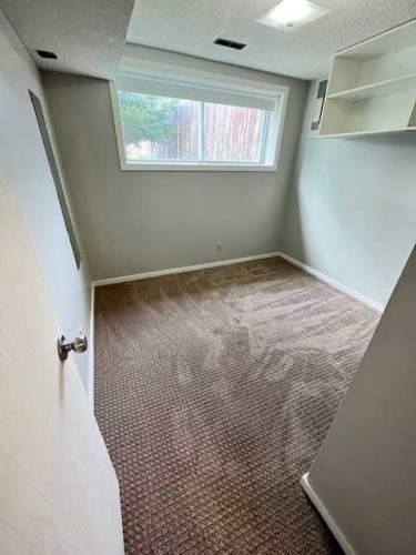 62 Carleton Road West, Lethbridge, AB 