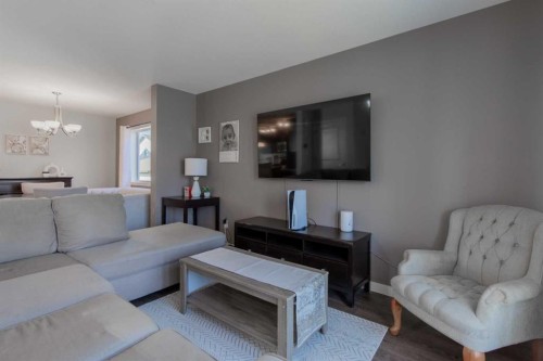 534 Keystone Chase West, Lethbridge, AB - Indoor Photo Showing Living Room