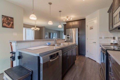 534 Keystone Chase West, Lethbridge, AB - Indoor Photo Showing Kitchen With Double Sink