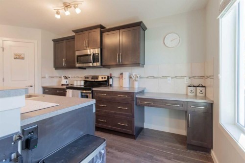 534 Keystone Chase West, Lethbridge, AB - Indoor Photo Showing Kitchen