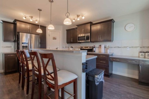 534 Keystone Chase West, Lethbridge, AB - Indoor Photo Showing Kitchen With Upgraded Kitchen