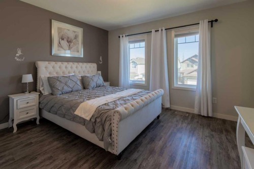 534 Keystone Chase West, Lethbridge, AB - Indoor Photo Showing Bedroom