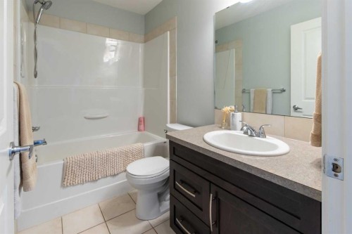 534 Keystone Chase West, Lethbridge, AB - Indoor Photo Showing Bathroom