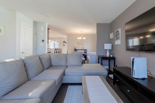 534 Keystone Chase West, Lethbridge, AB - Indoor Photo Showing Living Room