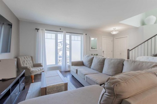 534 Keystone Chase West, Lethbridge, AB - Indoor Photo Showing Living Room