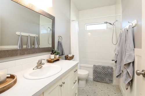 372 E 1 Avenue North, Magrath, AB 