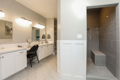 372 E 1 Avenue North, Magrath, AB 
