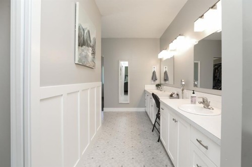 372 E 1 Avenue North, Magrath, AB 