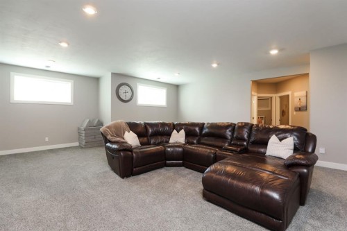 372 E 1 Avenue North, Magrath, AB 