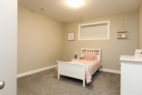 372 E 1 Avenue North, Magrath, AB 