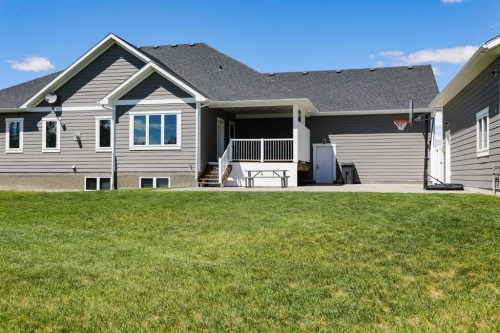 372 E 1 Avenue North, Magrath, AB 