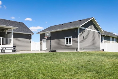 372 E 1 Avenue North, Magrath, AB 