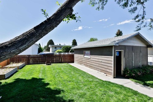 2700 12 Avenue North, Lethbridge, AB 