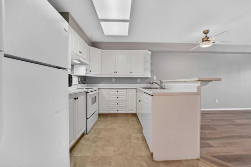 114-620 Columbia Boulevard West, Lethbridge, AB 