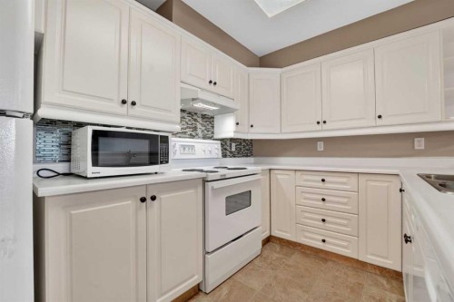 114-620 Columbia Boulevard West, Lethbridge, AB 