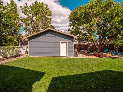 1305 7 Street North, Lethbridge, AB 
