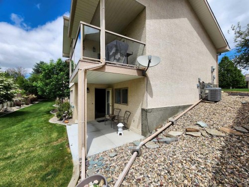 11-240 Heritage Boulevard West, Lethbridge, AB 