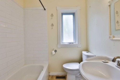 318 16 Street North, Lethbridge, AB 