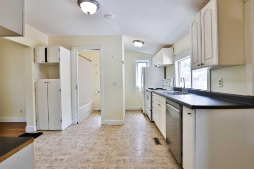 318 16 Street North, Lethbridge, AB 