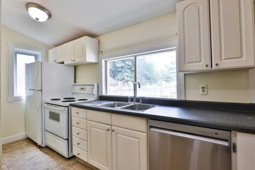 318 16 Street North, Lethbridge, AB 