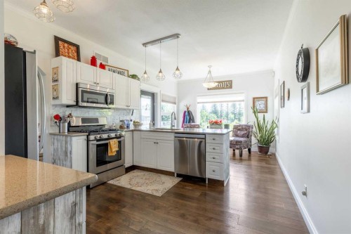 325 8 Avenue, Granum, AB - Indoor Photo Showing Kitchen