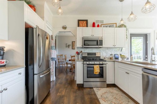 325 8 Avenue, Granum, AB - Indoor Photo Showing Kitchen