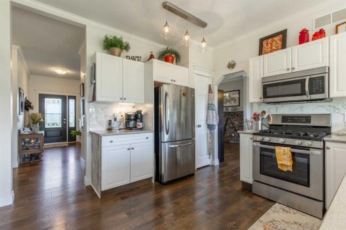 325 8 Avenue, Granum, AB - Indoor Photo Showing Kitchen