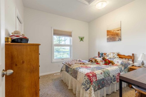 325 8 Avenue, Granum, AB - Indoor Photo Showing Bedroom