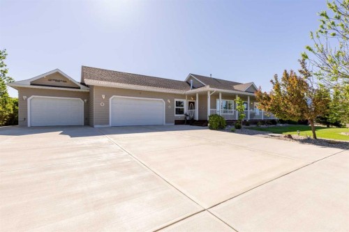 325 8 Avenue, Granum, AB - Outdoor With Deck Patio Veranda With Facade