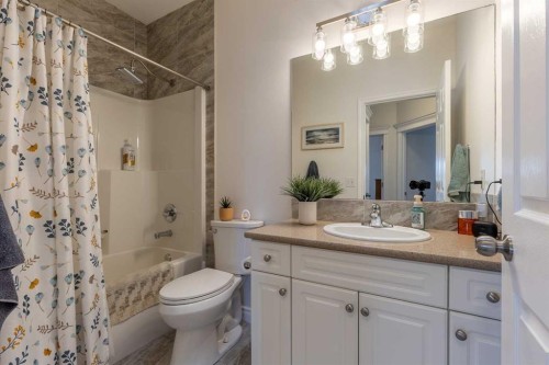 325 8 Avenue, Granum, AB - Indoor Photo Showing Bathroom