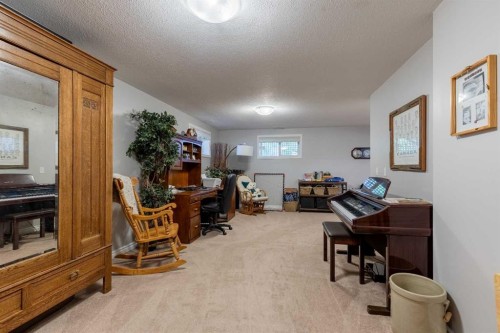 325 8 Avenue, Granum, AB - Indoor